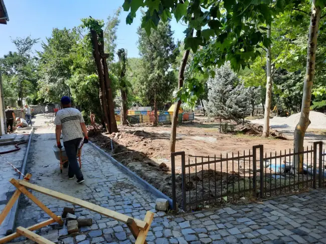 Foto FOTO. Parcul „Eugen Ionescu” din Slatina a intrat în reabilitare