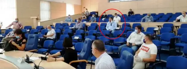 Foto Coronavirus: Doi consilieri PNL au sfidat regulile şi şi-au dat măştile jos, în şedinţa Consiliului Judeţean Olt