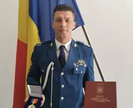 Foto Un jandarm oltean, care a desfăşurat misiuni în Afganistan, a primit Emblema de Onoare a MAI