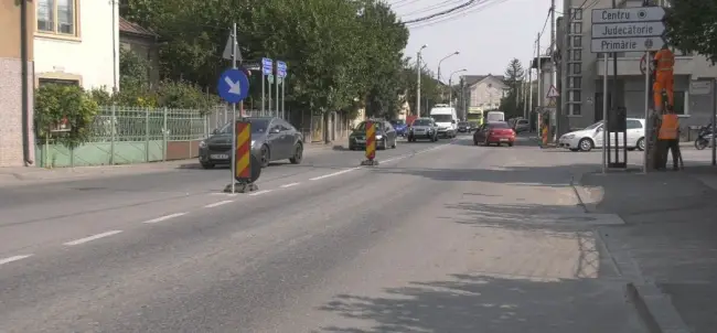 Foto FOTO. Au început lucrările de reabilitare a bulevardului Constantin Brâncoveanu din Slatina, în zona Podului Olt. Traficul rutier, deviat