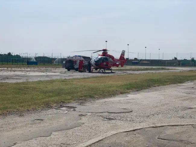 Foto VIDEO. Bebeluş născut cu probleme, transferat cu elicopterul SMURD de la Slatina la Craiova