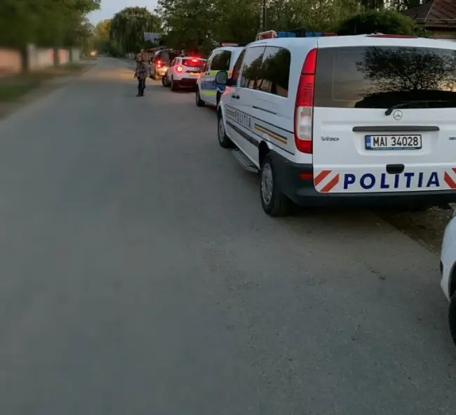 Foto FOTO. Poliţiştii, percheziţii la doi bărbaţi care au furat anvelope de la fabrica Pirelli din Slatina