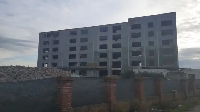 Foto VIDEO. Demolarea fabricii de pâine Aluta, aproape de final. Ce magazine vor apărea în loc