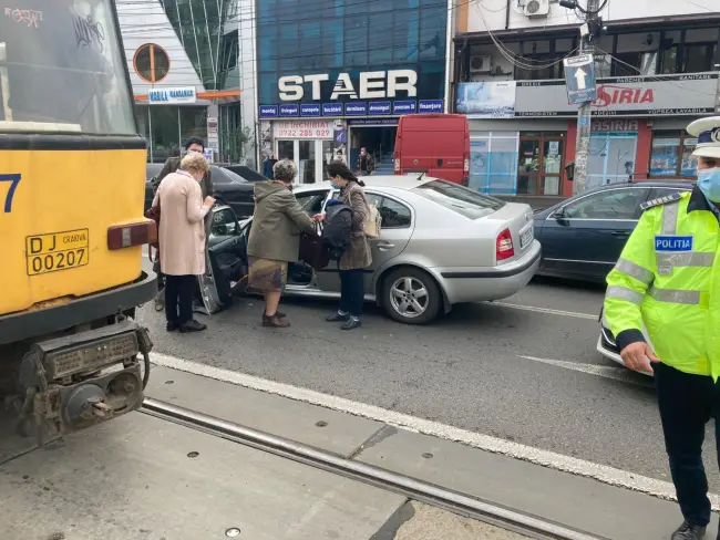 Foto Un tânăr din Teslui, vinovat de producerea unui accident, în Craiova