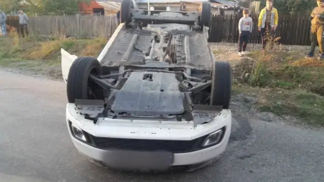 Foto FOTO. Accident rutier în Recea. Două autoturisme implicate în eveniment