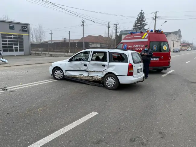 Foto VIDEO. Accident în Slatina. Două maşini implicate, o persoană la spital