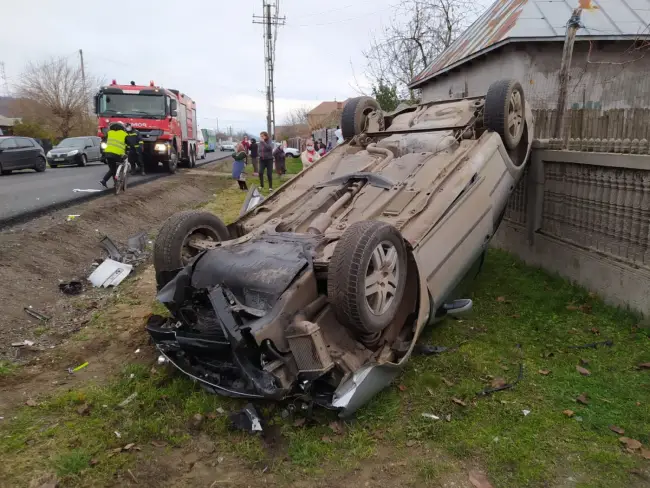 Foto VIDEO. Accidentul de la Curtişoara: O femeie a murit