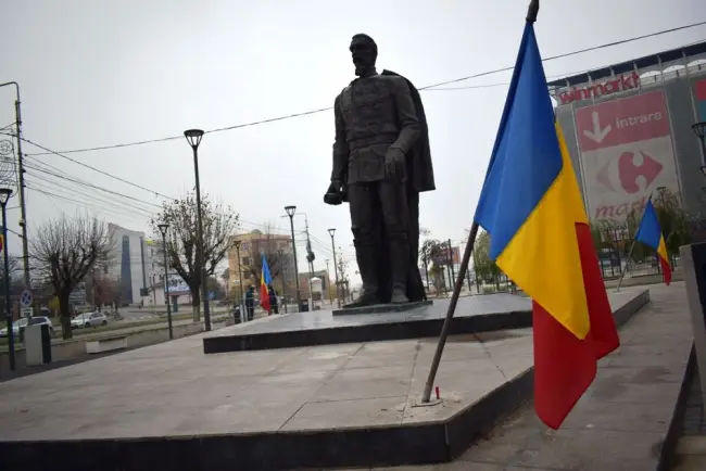 Foto GALERIE FOTO | Ziua Naţională marcată în condiţii de pandemie, la Slatina