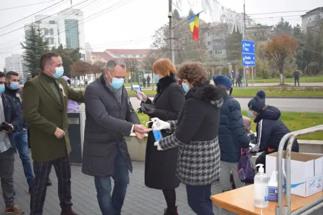 Foto GALERIE FOTO | Ziua Naţională marcată în condiţii de pandemie, la Slatina