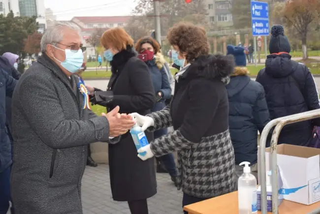 Foto GALERIE FOTO | Ziua Naţională marcată în condiţii de pandemie, la Slatina