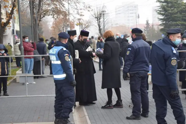 Foto GALERIE FOTO | Ziua Naţională marcată în condiţii de pandemie, la Slatina