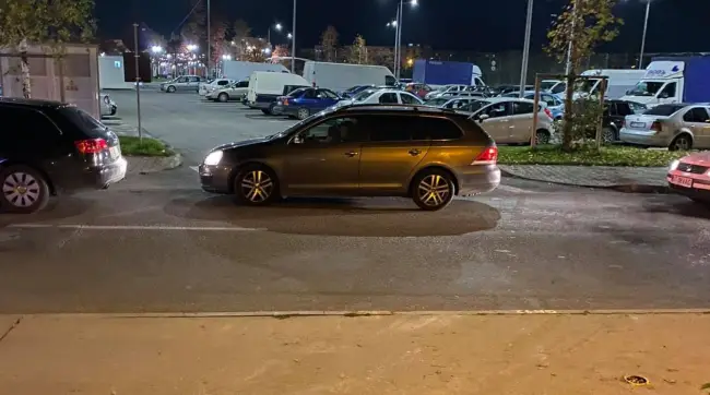 Foto Primăria Slatina a montat un indicator special pentru clienţii McDonalds care blochează accesul în parcarea din apropierea restaurantului