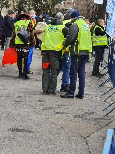 Foto FOTO. Sindicaliştii din Olt, protest în faţa Ministerului Muncii