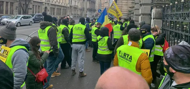 Foto  FOTO&VIDEO. Femieri din Olt, printre protestatarii din faţa Ministerului Agriculturii