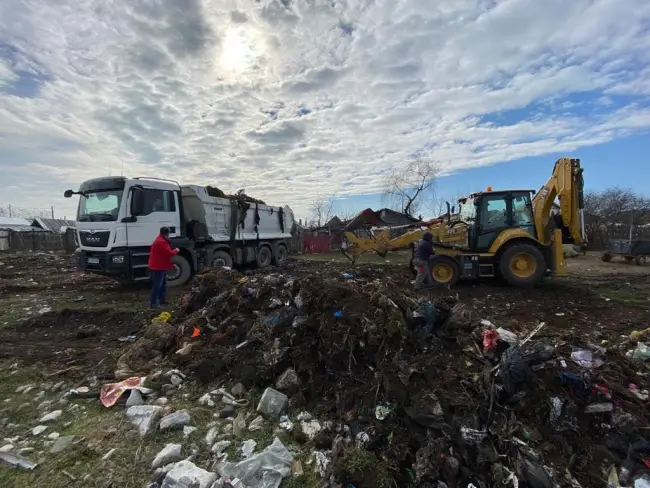 Foto FOTO: Zonele limitrofe ale Caracalului, igienizate de Primărie