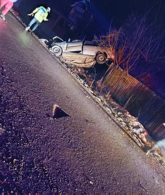 Foto Grav accident rutier, la Cîrlogani. Patru persoane rănite 