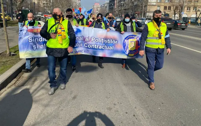 Foto VIDEO. Poliţiştii din Olt, protest în Capitală