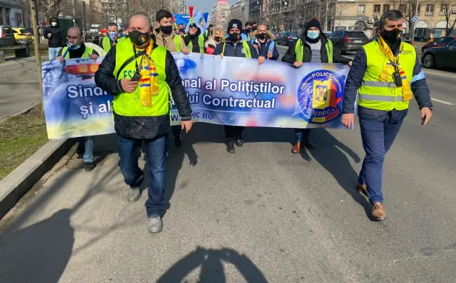 Foto VIDEO. Poliţiştii din Olt, protest în Capitală