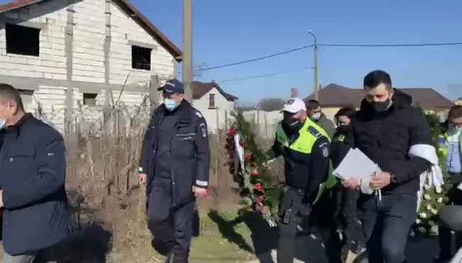 Foto VIDEO&FOTO. Poliţistul Ionuţ Negrilă, înmormântat la Caracal. Tânărul a murit într-un accident de motocicletă, în Capitală