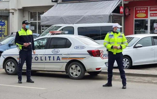 Foto FOTO. Poliţiştii au împărţit mărţişoare de 1 Martie