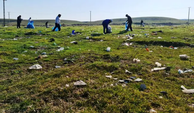 Foto FOTO. Campanie de salubrizare la Brebeni, demarată de primărie