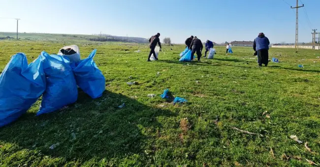 Foto FOTO. Campanie de salubrizare la Brebeni, demarată de primărie