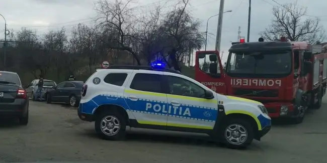 Foto  FOTO. Accident la ieşirea din Slatina spre Brebeni. Două maşini implicate