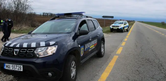 Foto FOTO. Primele imagini de la Drăghiceni, localitate intrată în carantină. Poliţia şi Jandarmeria au instituit filtre