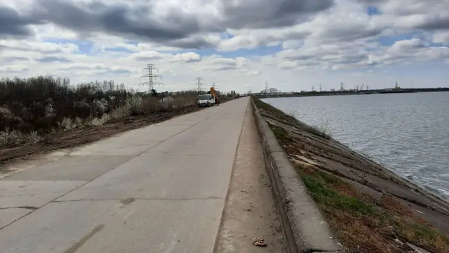 Foto  FOTO: A început asfaltarea drumului dintre Slatina şi Slătioara, pe baraj