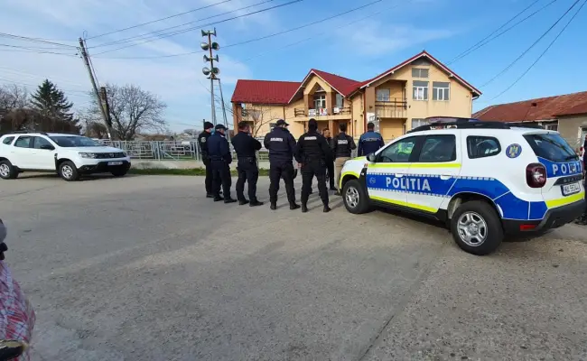 Foto FOTO. Poliţişti, jandarmi, pompieri şi voluntari, acţiune de căutare a copilului din Bârza, dat dispărut seara trecută