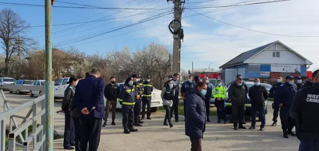 Foto FOTO. Poliţişti, jandarmi, pompieri şi voluntari, acţiune de căutare a copilului din Bârza, dat dispărut seara trecută