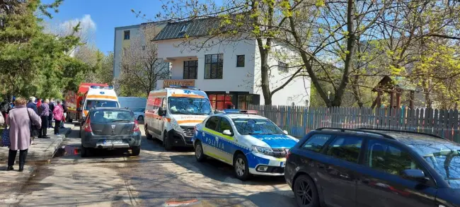 Foto FOTO. Incendiu la Secţia de Psihiatrie a SJU Slatina. Pacienţi scoşi din clădire şi preluaţi de ambulanţe