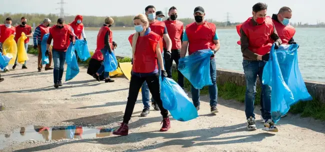 Foto FOTO. Emil Moţ şi echipa PSD Slatina, campanie de ecologizare