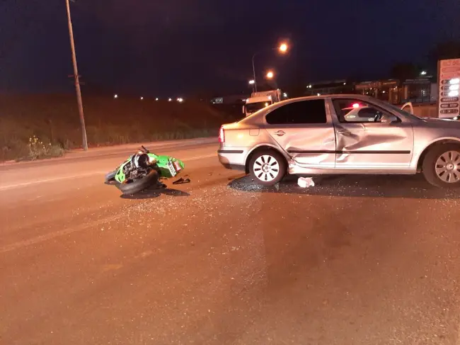Foto Motocicletă lovită de un autoturism, la ieșirea din Slatina spre Milcov