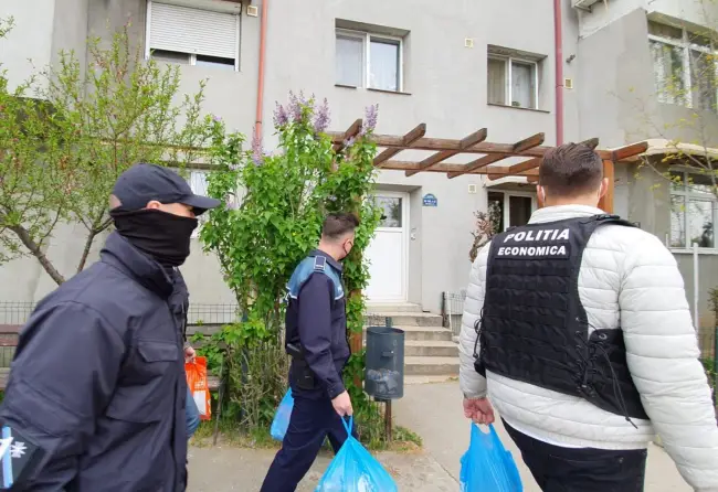 Foto FOTO. Cu sprijinul poliţiştilor, două familii din Slatina vor avea masa plină de Paşte