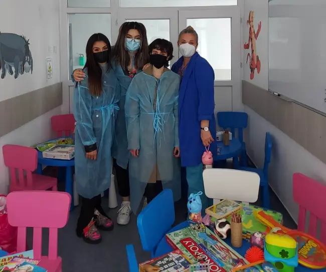 Foto FOTO: Jucării şi jocuri donate Secţiei de Pediatrie a Spitalului Slatina, de 1 iunie