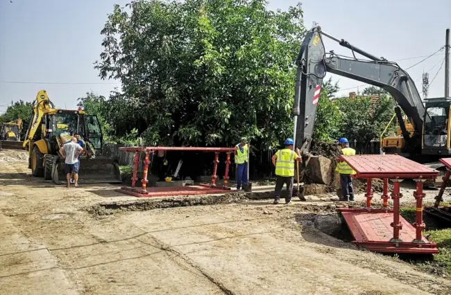 Foto FOTO. Se lucrează la Piatra Olt, în cadrul poiectului CAO pentru extinderea reţelelor de apă şi canal