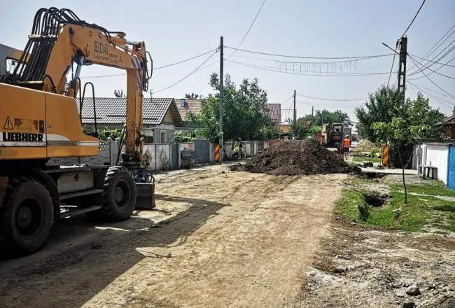 Foto FOTO. Se lucrează la Piatra Olt, în cadrul poiectului CAO pentru extinderea reţelelor de apă şi canal