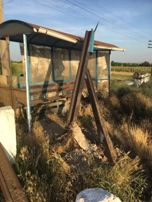 Foto Accident feroviar la Găneasa. Un autoturism a lovit trenul Regio Râmnicu Vâlcea – Piatra-Olt
