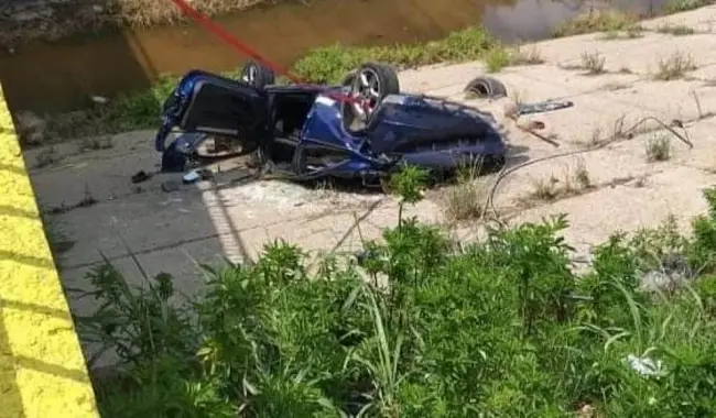 Foto FOTO: Un bărbat a murit, la Dobrosloveni, după ce a intrat cu maşina într-un canal colector