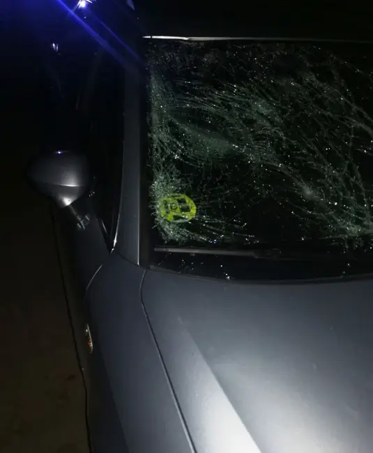 Foto FOTO: Un şofer băut din Tia Mare, care a lovit un adolescent cu maşina, reţinut după ce a fugit de la locul accidentului