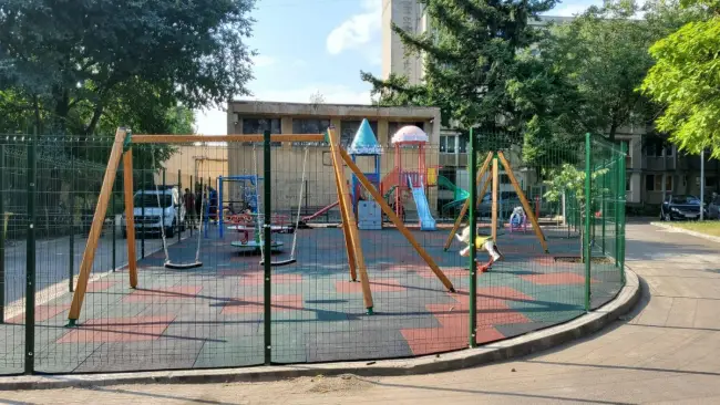 Foto FOTO: În Caracal se inaugurează un nou loc de joacă pentru copii