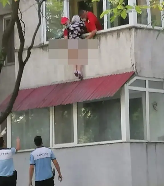 Foto FOTO | Gest de neînţeles al unei femei din Slatina. A încercat să se arunce de la etaj