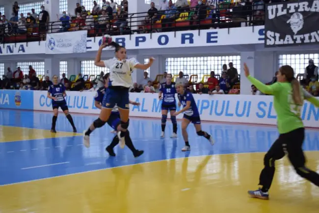 Foto FOTO/VIDEO. CSM Slatina, victorie la un gol cu Dacia Mioveni. Ce au declarat Victorina Bora şi Luciana Popescu, cea mai bună marcatoare a Slatinei
