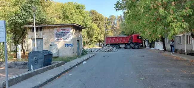 Foto FOTO. Slatina: Au început lucrările la parcarea modulară de pe strada Păcii