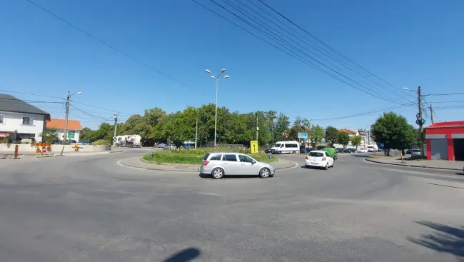 Foto FOTO&VIDEO. S-au reluat lucrările pe strada Piteşti din Slatina. Care sunt rutele ocolitoare