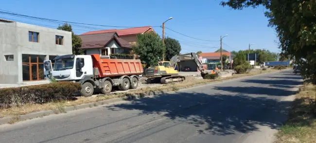 Foto FOTO&VIDEO. S-au reluat lucrările pe strada Piteşti din Slatina. Care sunt rutele ocolitoare