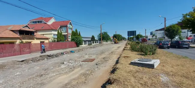 Foto FOTO&VIDEO. S-au reluat lucrările pe strada Piteşti din Slatina. Care sunt rutele ocolitoare