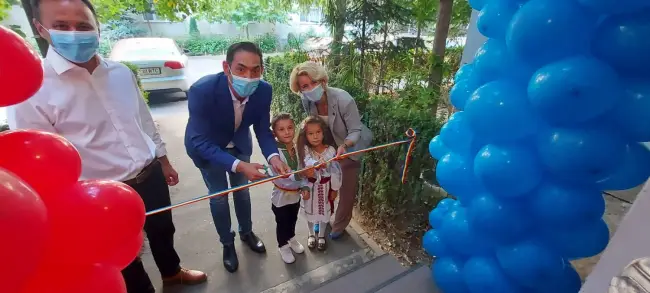 Foto FOTO | Început de an şcolar la Slatina. Primarul Emil Moţ a inaugurat o grădiniţă cu program prelungit