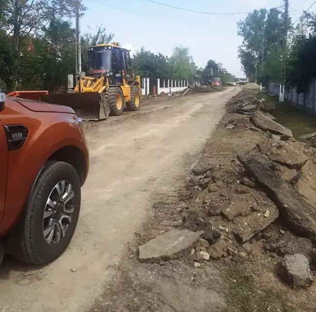 Foto FOTO. Reţelele de apă şi canal din Scorniceşti, extinse cu fonduri europene. Se lucrează din plin